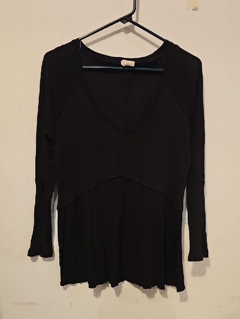 POL Womens Sz Small Black Flowy Long Sleeve Top. Beautful, Vneck